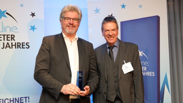 Bernd Häuslein (Bender) und Dr. Jörg Schröper bei der Verleihung des LANline Awards 2022